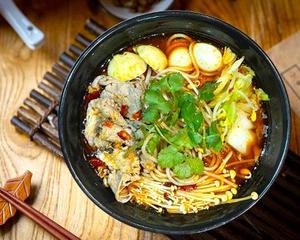 マーラー牛肉米線(麻辣肥牛米)