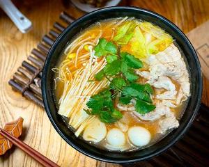 トマト牛肉米線(番茄肥牛米)