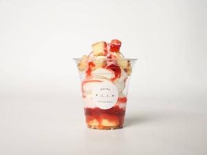 ストロベリーショートケーキパフェ