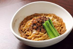 汁無し担々麺 中辛