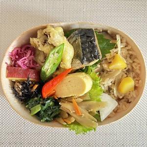 【人気NO.1】ごぼうの炊き込みご飯とまいたけの天ぷら弁当