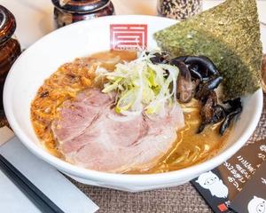 醤油とんこつらーめん
