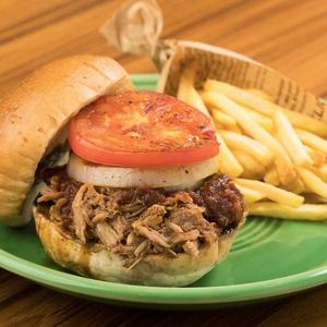 カルアポーク(ハワイアンプルドポーク)バーガー Kalua Pork (Hawaiian Pulled Pork) Burger