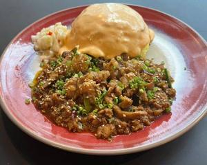 当店人気No.2  チーズ丸腸ぷりぷりキーマカレー