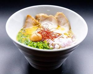 鶏出汁ラーメン 塩(Chicken soup ramen)(salt)