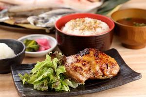 【焼肉人気No.2★】丸ごと！鶏もも肉の加賀味噌漬け定食