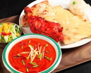 【人気のメニューを集めたオールスターセット】タンドリーチキンセットTandooriChickenSet(CheeseNan/TChicken/Salad)