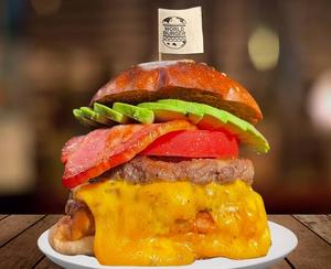 ダブルワールドバーガー+アボカド・ベーコン・チーズ WorldBurger+avocado bacon cheese+