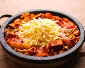 チーズダッカルビ(2～3名様用) Cheese dakgalbi(for 2-3 people)