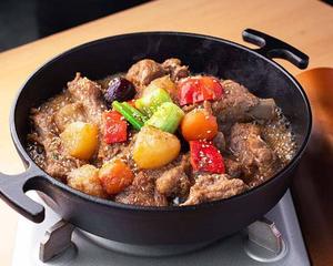 骨付き豚カルビチム Bone-in pork ribs