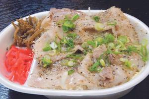 豚塩カルビー丼 Salted Pork Ribs Rice Bowl