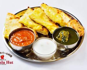 【チーズナンセット 選べるカレー2種】 チーズナン│サラダ