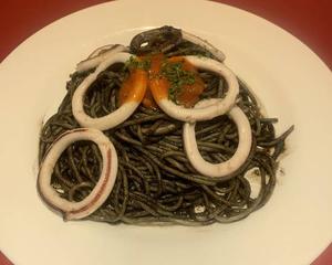 イカスミのパスタ