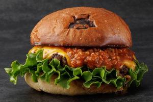 和牛チリミートソースバーガー Wagyu Chili Meat Sauce Burger