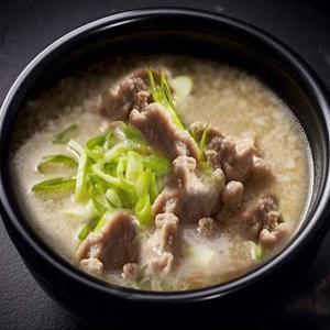 牛肉たっぷりソルロンタン Seolleongtang extra meet