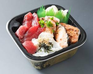 三色奏でる、サーモンの饗宴 ***炙りサーモン3色丼(中トロ刺し+炙りサーモン+縁側)***