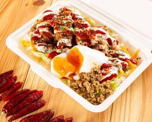 NY屋台の【スパイシー】タコスミートのチキンオーバーライス