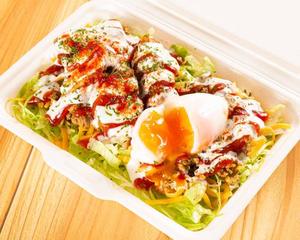 NY屋台◎タコスミートのチキンオーバーサラダ