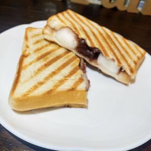 胡麻あんバター×白玉ホットサンド