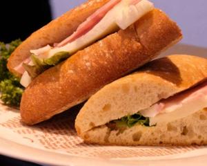 サンドウィッチ<パリジャン>(ハム・チーズ・レタス)Sandawich parisien (jambom, 2 fromage, laitue)