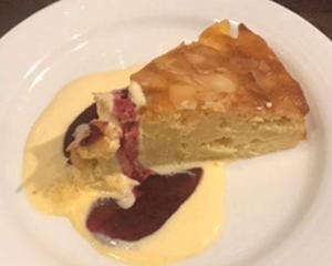 本日のデザート(りんごとアーモンドのタルト)Dessert du Jour