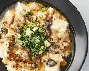 【丼ぶり】白 「鶏肉とキノコのうま塩麻婆豆腐」花椒の香り