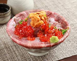 黒毛和牛 肉ドレス海鮮丼(うに・いくら2倍盛り)