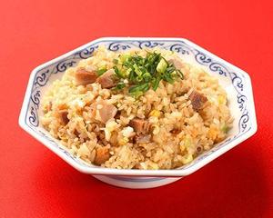 宝徳の定番炒飯 (ご飯300g+煮豚30g)
