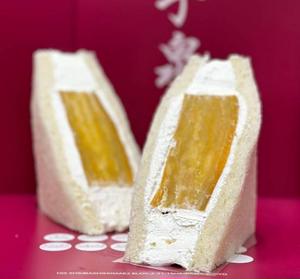 焼芋スイーツ当店人気No.1【焼芋サンド SWEET POTATO SANDWICH】