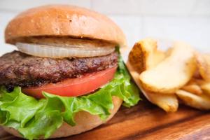 ハンバーガー【ポテト付き】