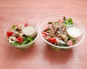 グリルドチキンのシーザーサラダボウル Caesar Salad Bowl with Grilled Chicken