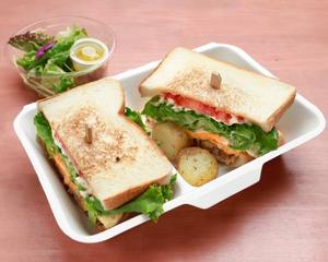 グリルドチキンとチェダーチーズのサンドイッチ Grilled Chicken and Cheddar Cheese Sandwich