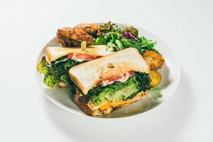 1/4チキンとグリルドチキンチェダーチーズサンドイッチのコンボセット