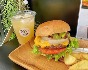 アボカドチーズバーガーセット (ドリンク付き)