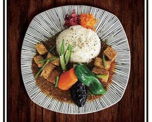 絹厚揚げとニンニクの芽のカレー