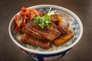 豚とろ家の豚キムチ丼 Pork Kimchi Rice Bowl From Tontoroke