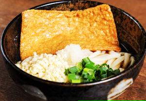 冷やしきつねうどん Chilled Udon with Deep-Fried Tofu