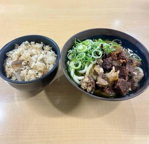 牛すじうどん定食