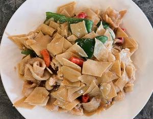 豚バラ肉と青唐辛子と干し豆腐炒め