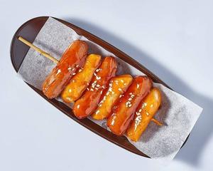 カマロチキン ウィンナー餅串/Wiener with Ricecake Skewers