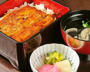 うな重定食(並)/うなぎ約90g、ご飯250g、お吸い物つき Unagi bento box set meal (plum)
