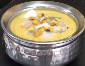 ミックスシーフードカレー(サラダ＆ナン付き) Mixed Seafood Curry (Served with Naan or Rice and Salad)
