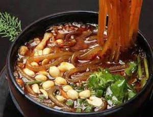 もつ酸辣粉(酸辣肥粉)