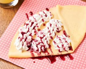 「でかもっちり生クリームブルーベリーソースクレープ」 Mega Soft Fresh Cream ＆ Blueberry Sauce Crepe