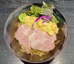 地鶏の鶏油まぜそば 味玉タルタルのせ