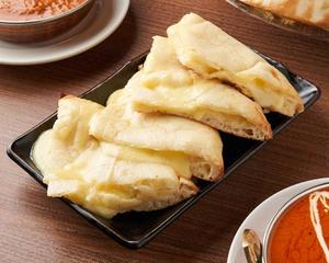 チーズナン Cheese Naan