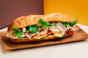 チキンサラダバインミー Chicken Salad Banh Mi