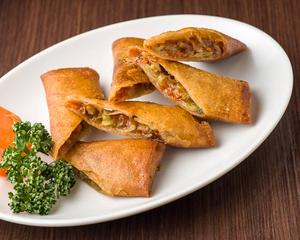 自家製春巻き(3本) Homemade Spring Roll (3 Pieces)