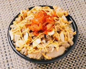 当店人気 No.1キムチーズガリバタ焼鳥丼(お肉200g)