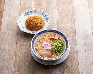 サバ豚骨らーめん+半やきめし